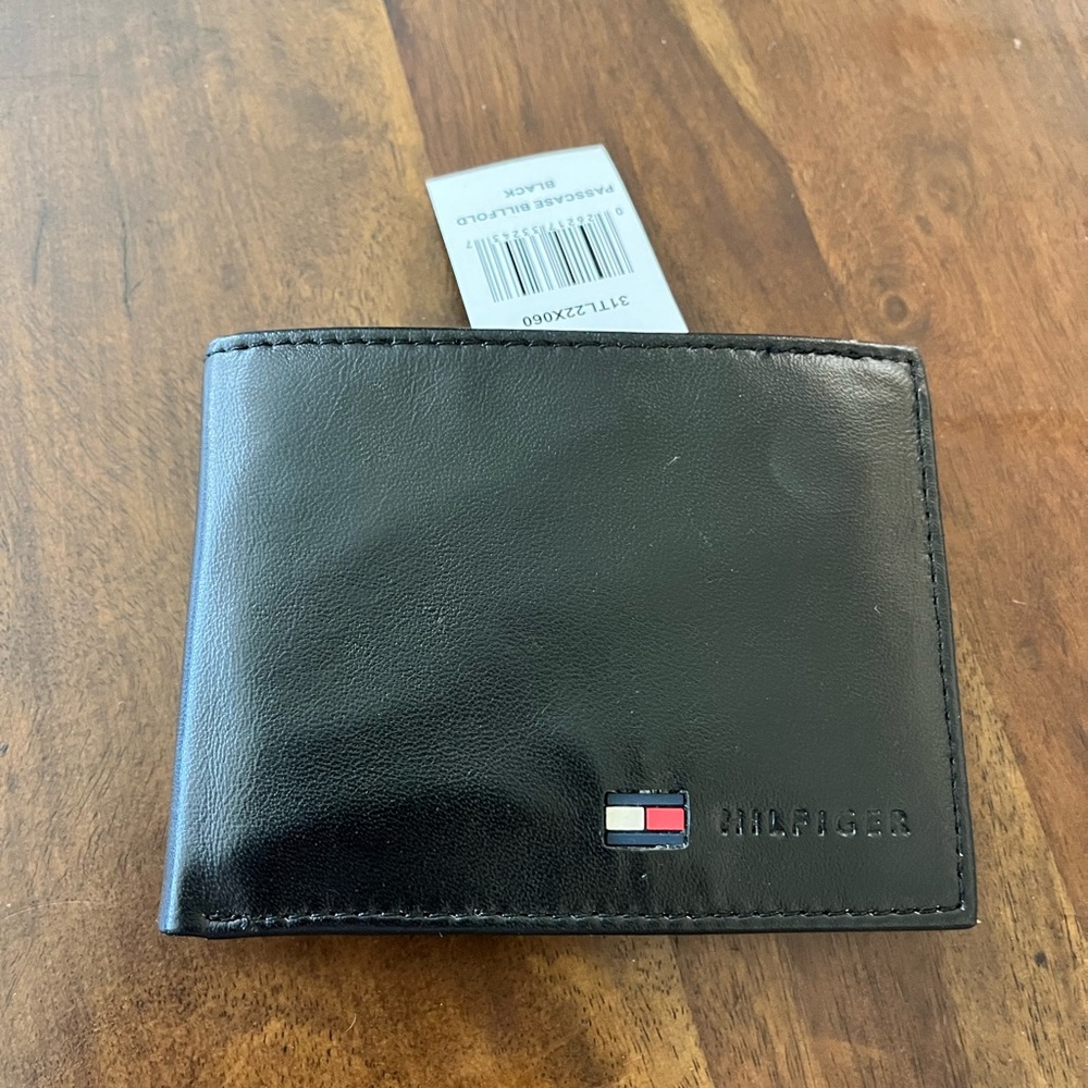 Tommy Hilfiger Black Leather Bi-Fold Wallet